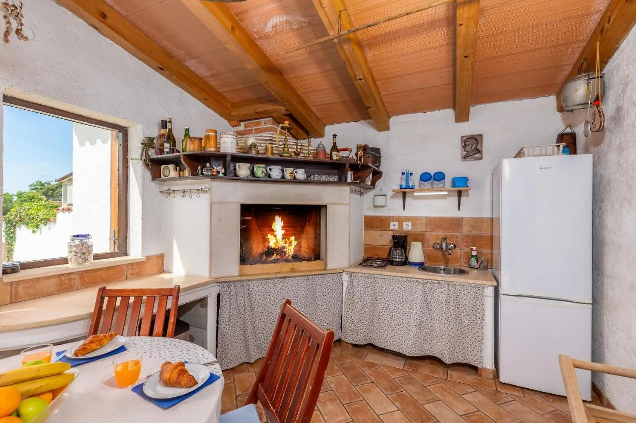 Nature & Sea Holiday Home With Pool Pula
