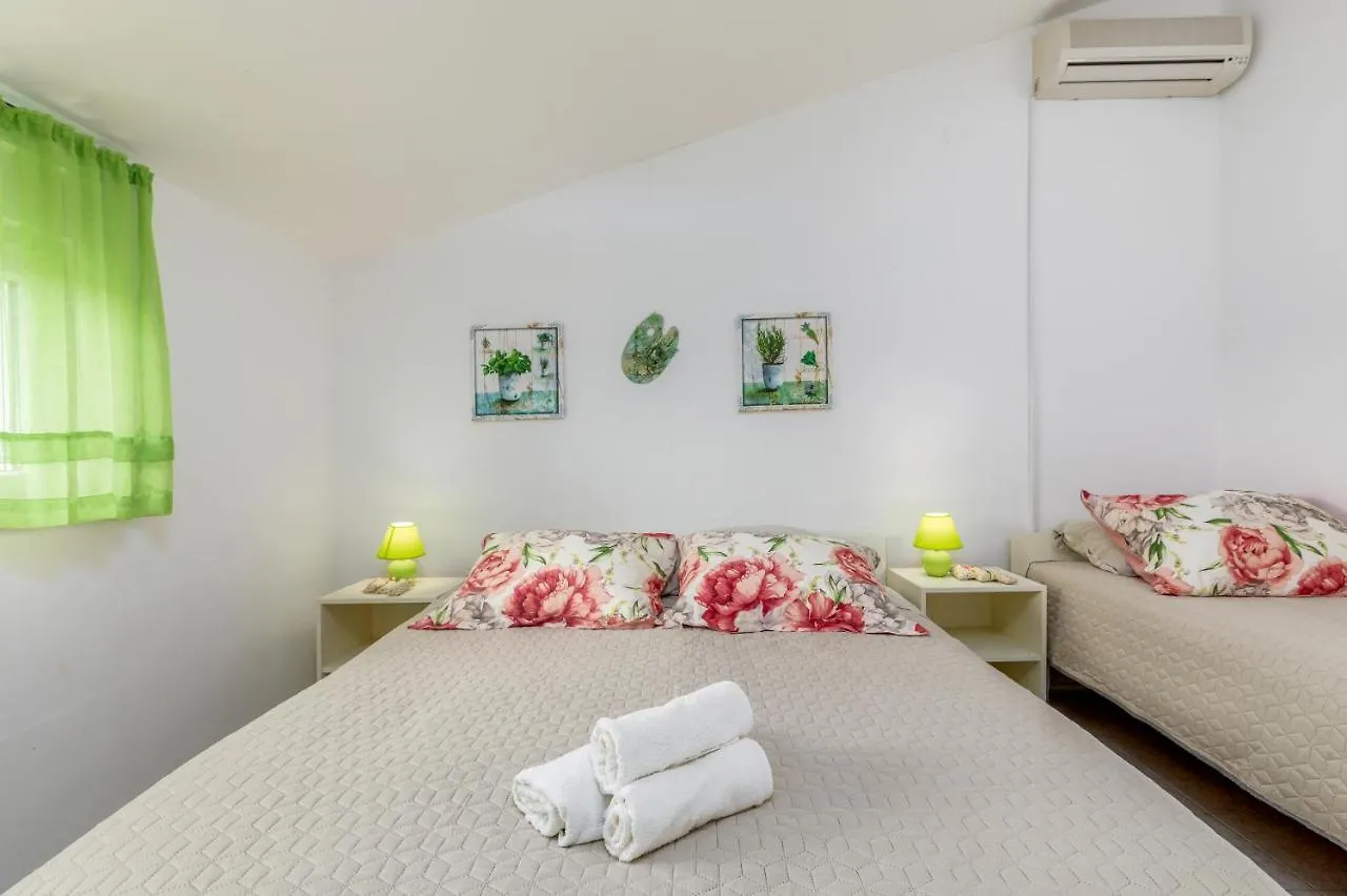 Nature & Sea Holiday Home With Pool Pula